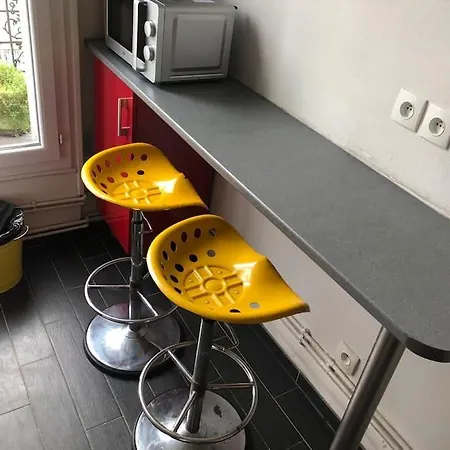 2 Pieces Lumineux Avec Balcon Filant * Париж